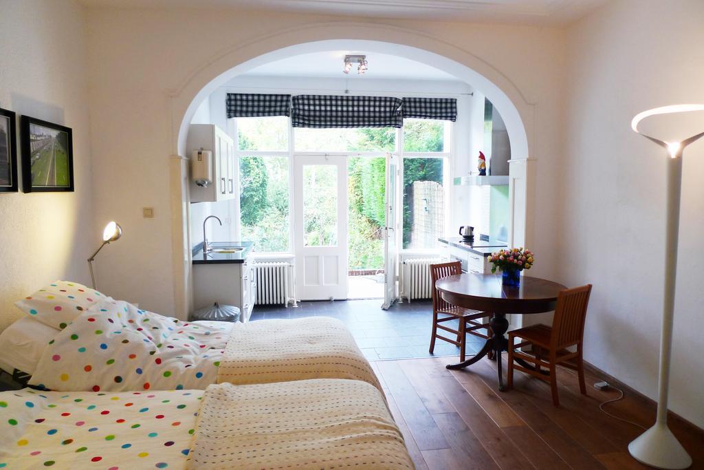 Bed & Breakfast Walenburg Роттердам Номер фото